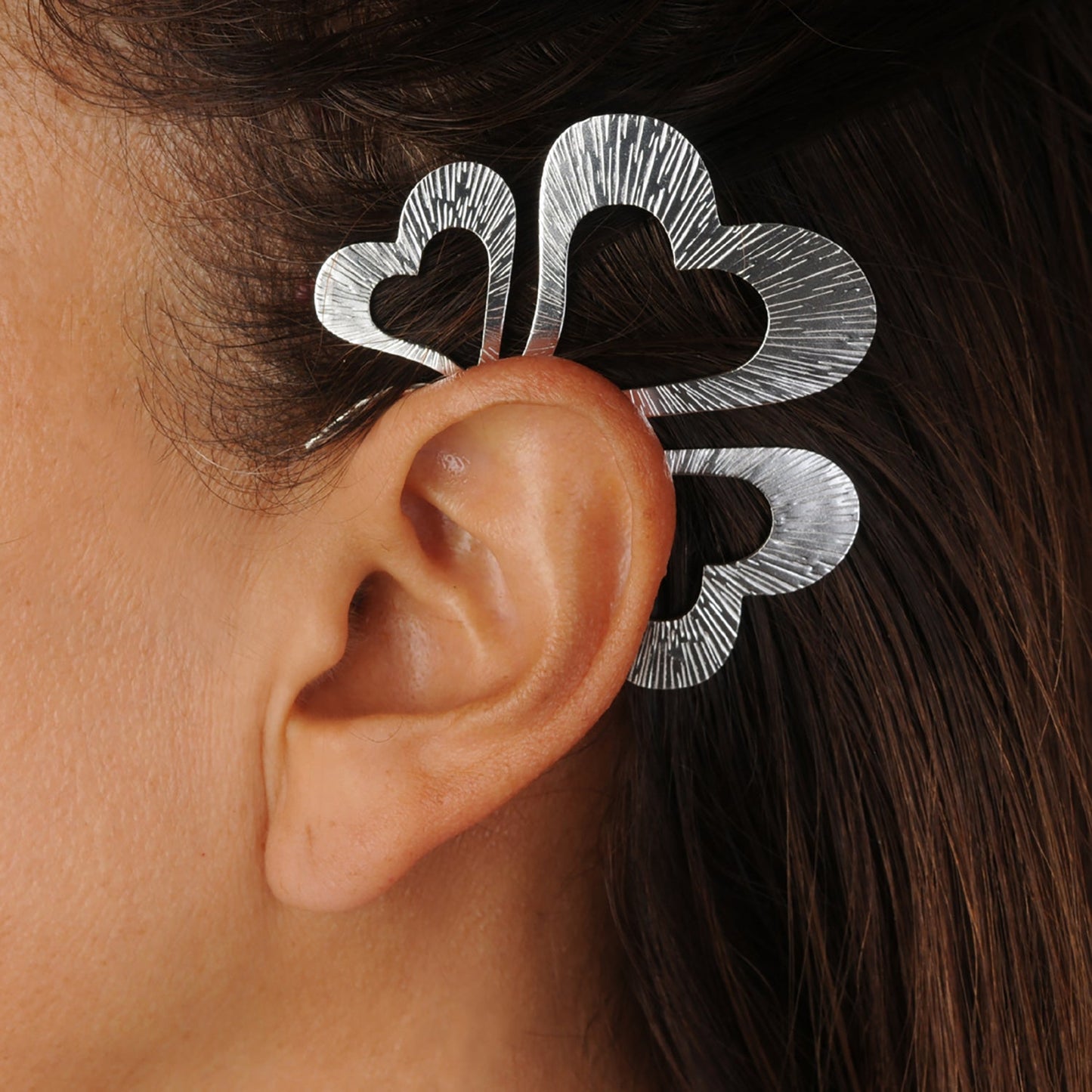 Earcuff Corazones Eden Plateado