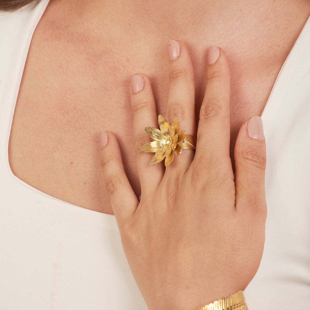 Anillo Flor de Loto Resiliencia Dorado