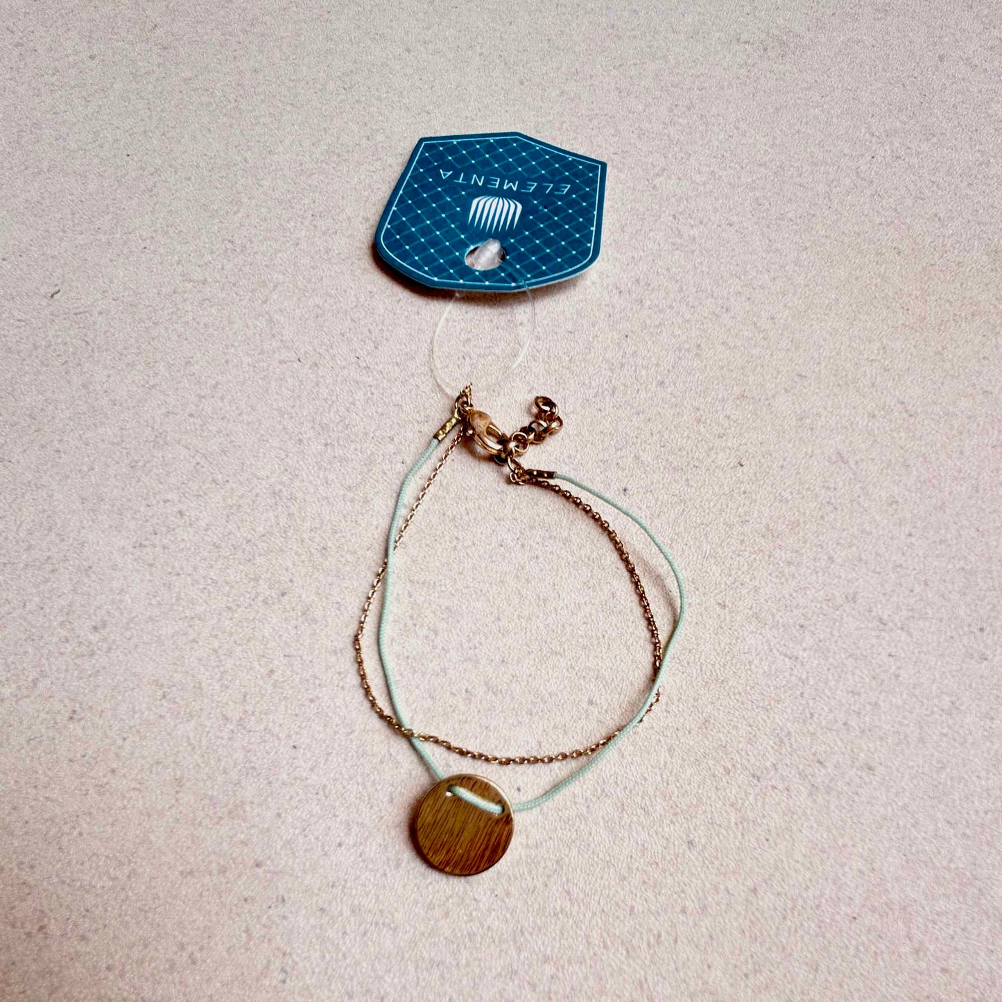 Pulsera hilito verde con cadena y dije moneda de Papilio 23