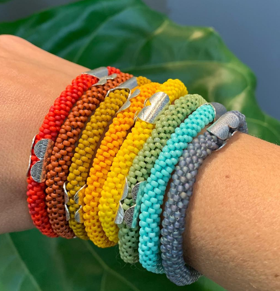 Pulsera Tejida Lisa de Claudia Fajardo