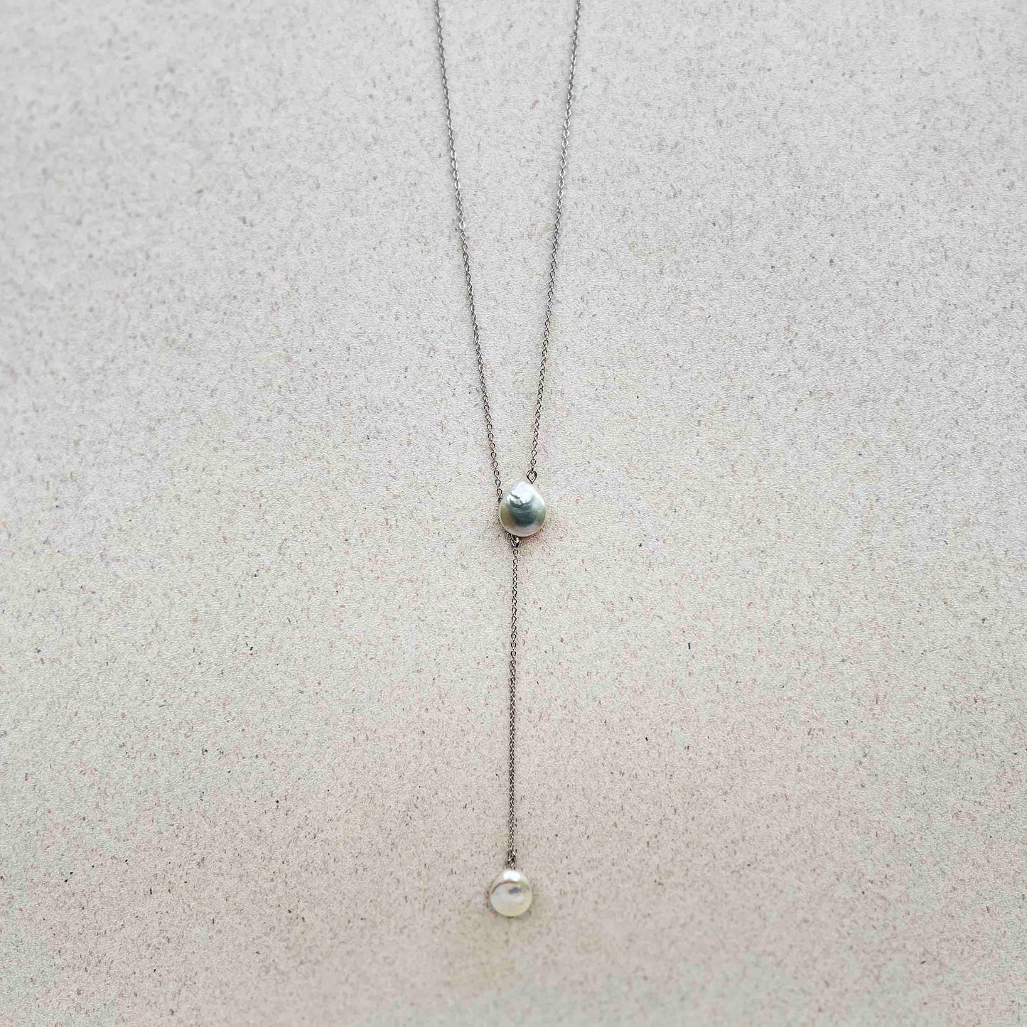 Collar Caída Corbatín 2 Perlas Planas