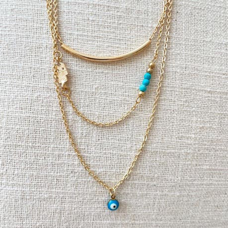 Cadena triple dorada con turquesas y ojo turco