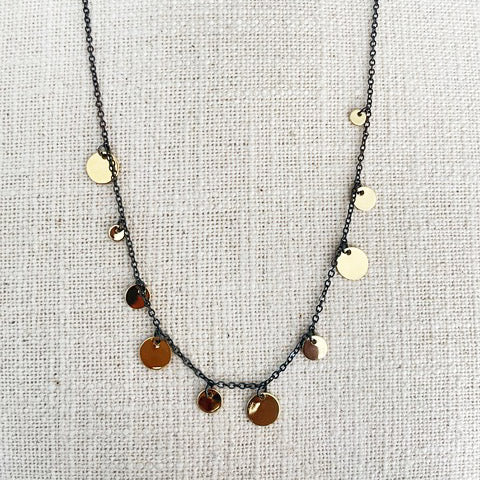 Cadena Negra Dijes Círculos Dorados