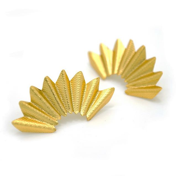 Aretes abanicos pequeños en plata con baño de oro 24k