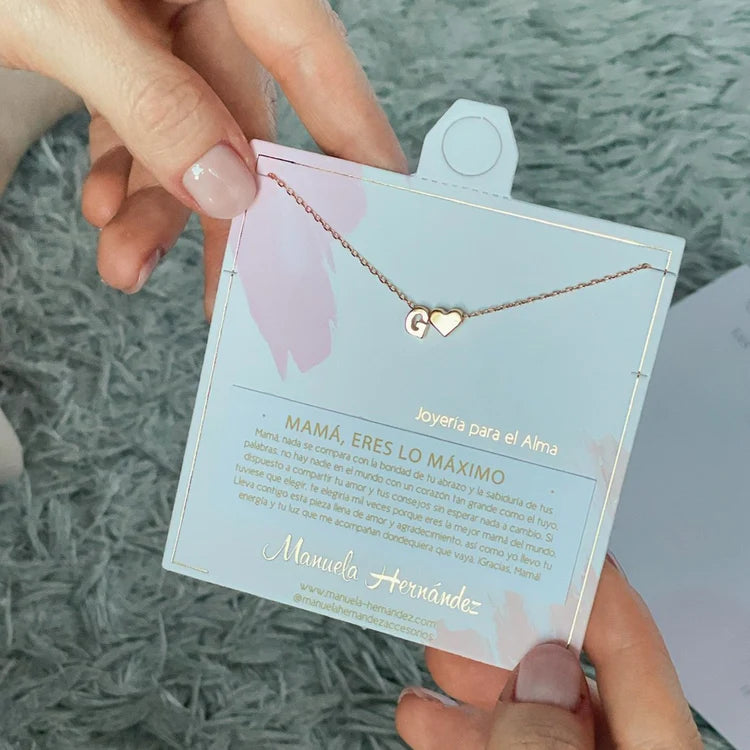 collar de iniciales con dije corazón