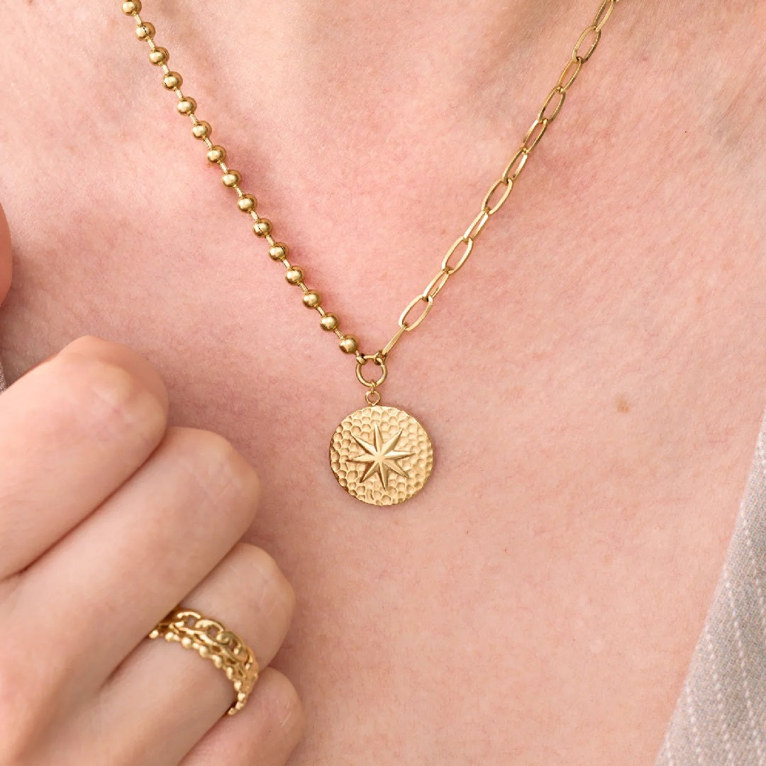 Collar Estelar Dorado