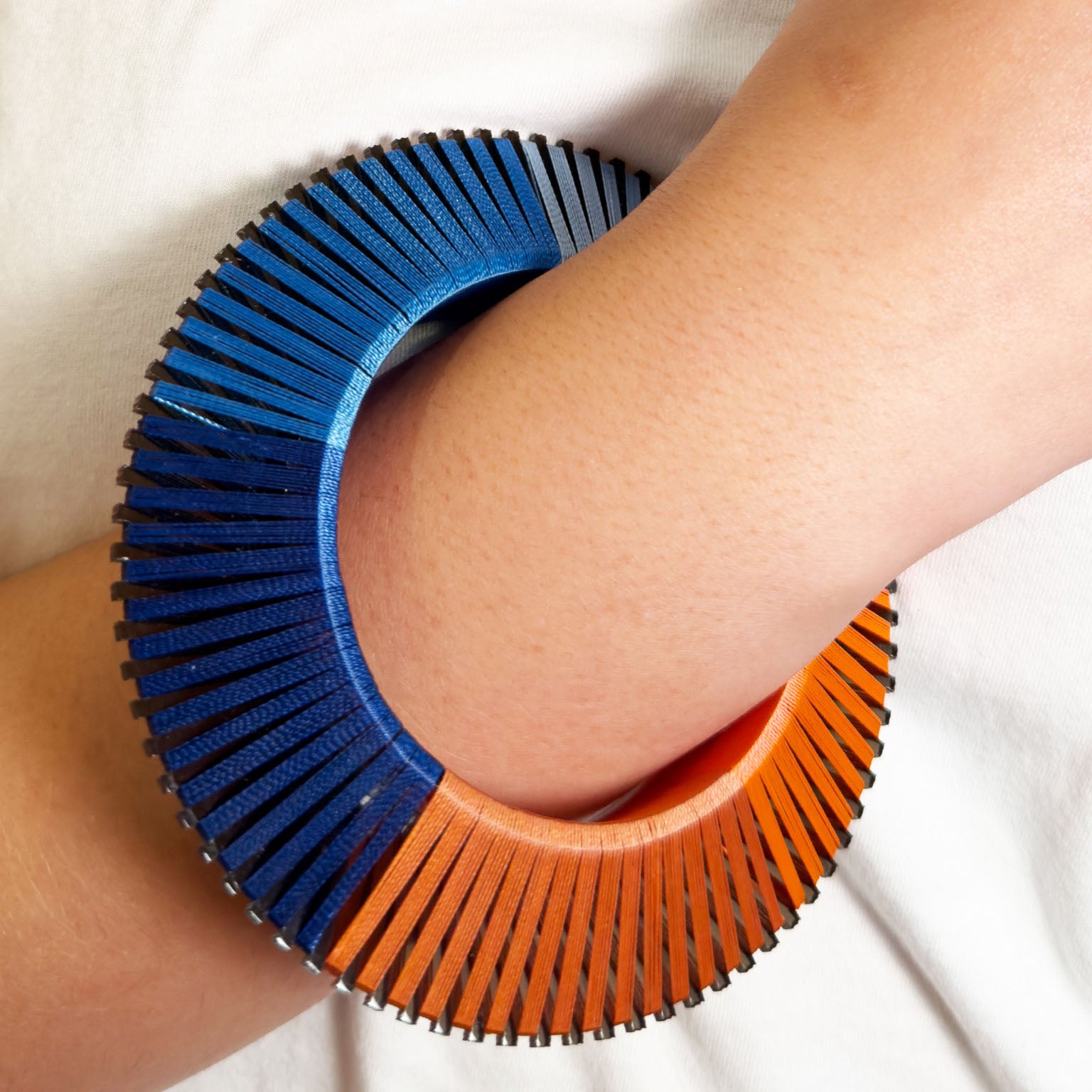 Pulsera Circular 2 cms Tejida con Hilo