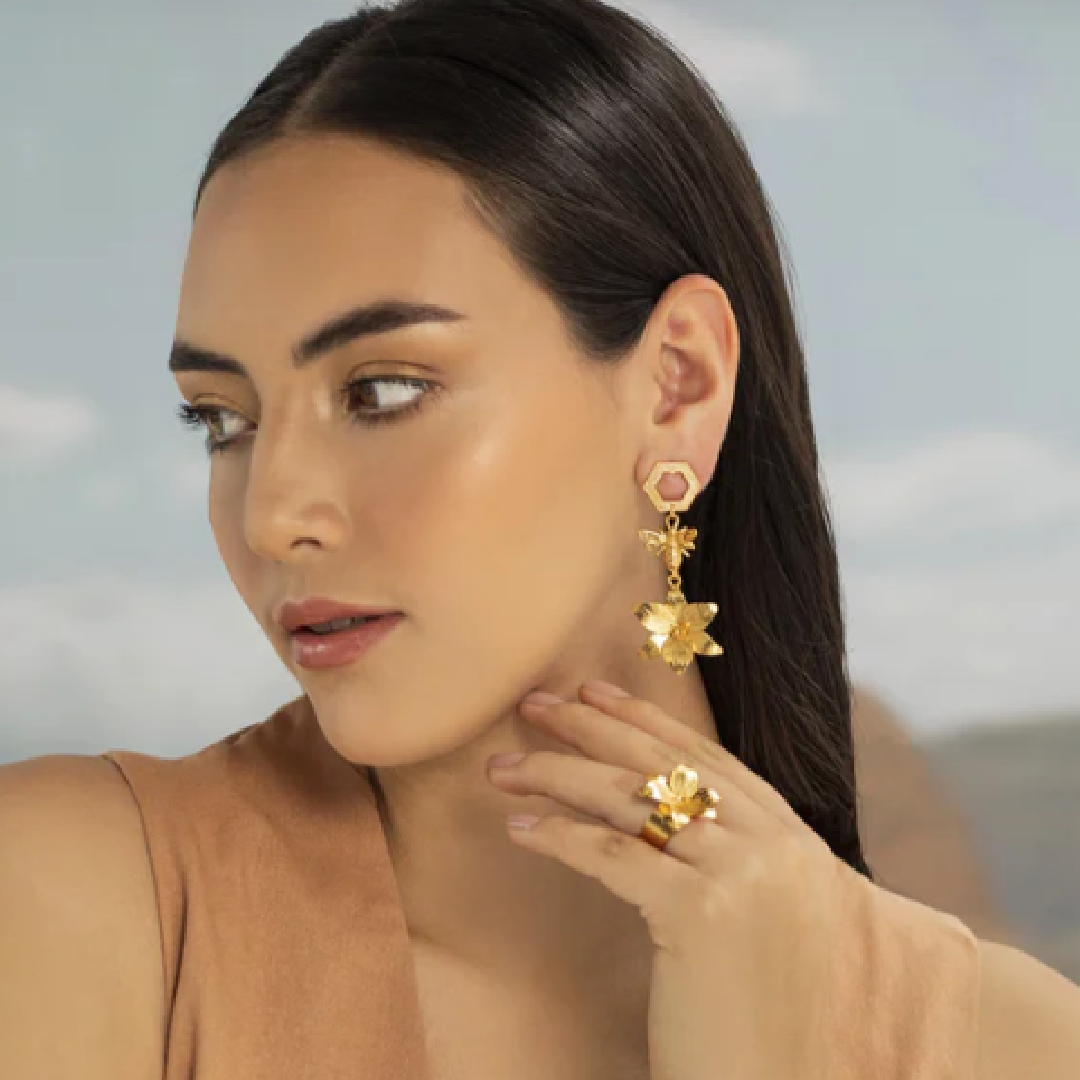 Aretes Largos Vuelo De Vida Dorados