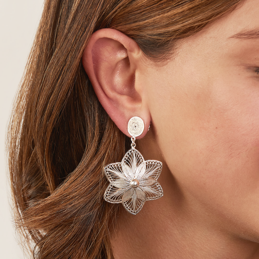 Aretes Flor de Loto Volumen