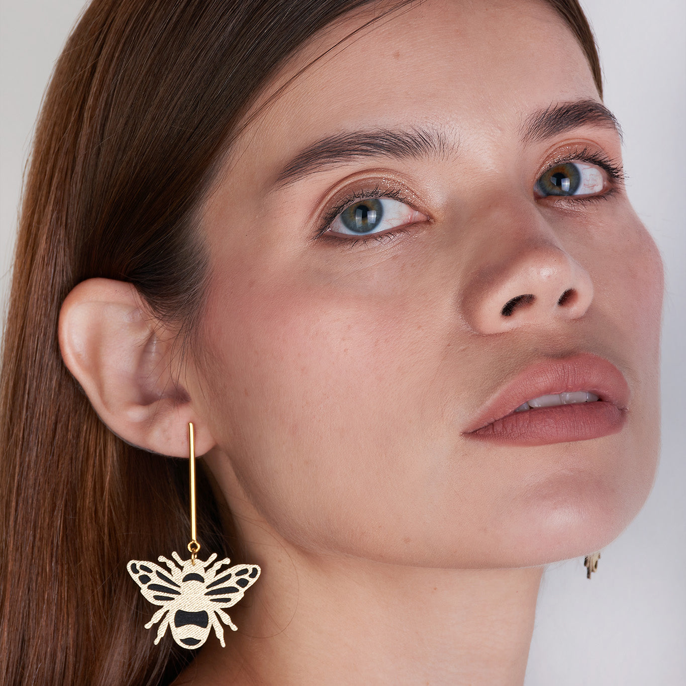 Aretes Abeja Colgante Mini