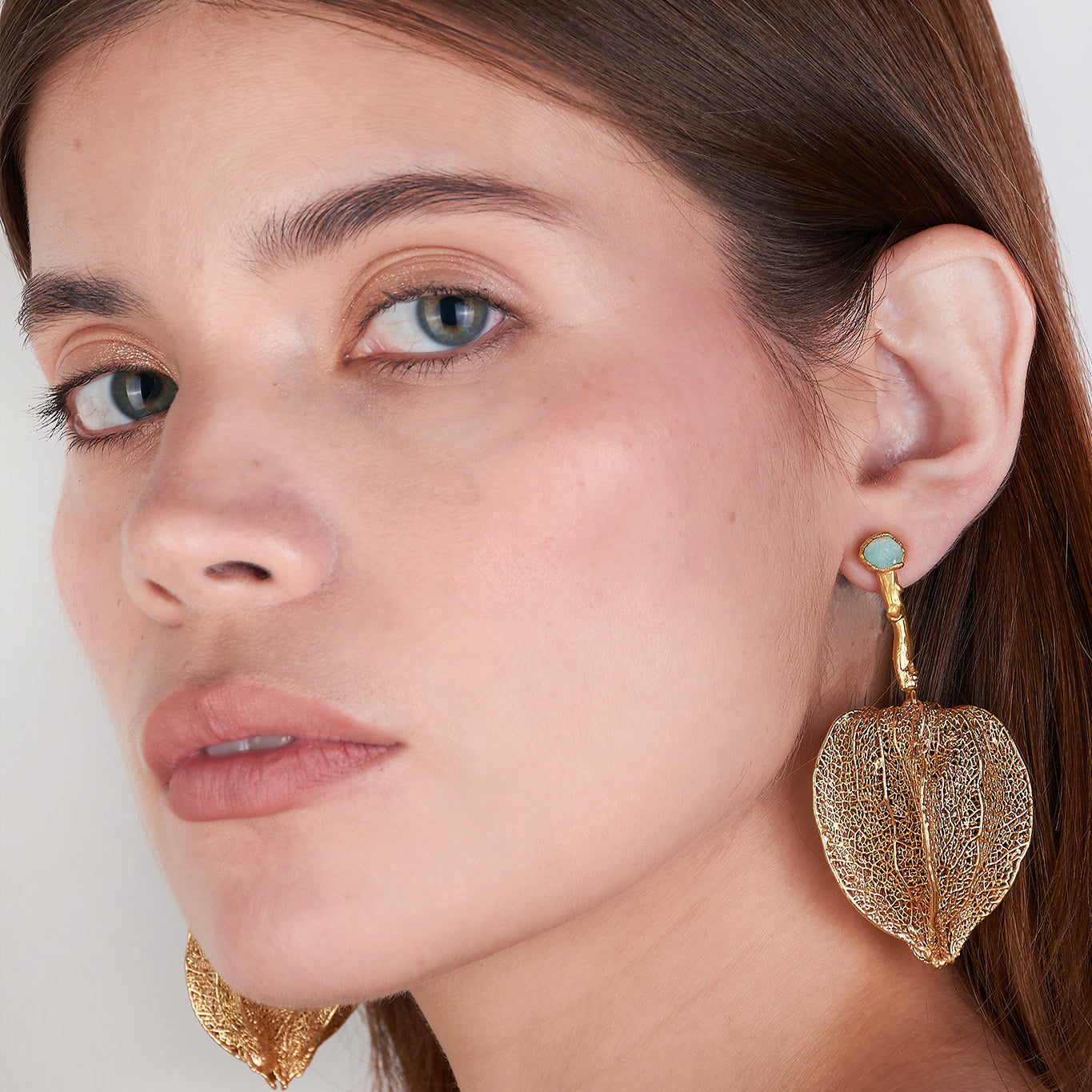 Aretes Uchuva Esmeralda Oro