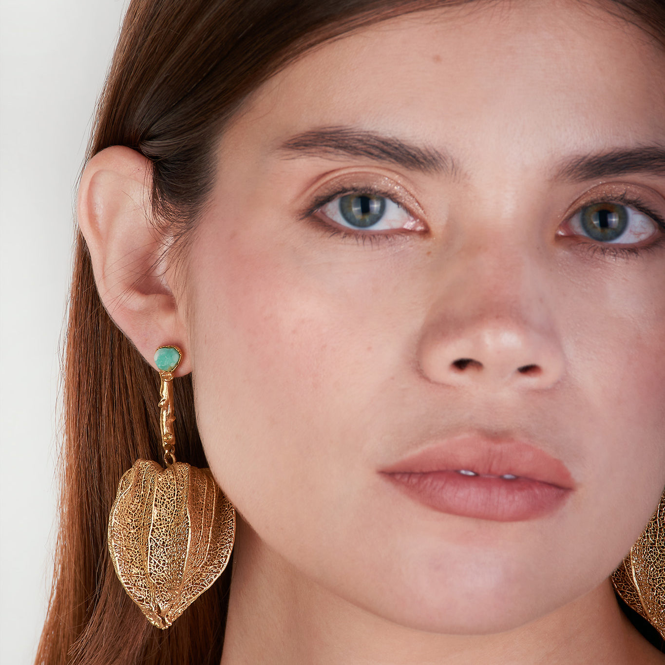 Aretes Uchuva Esmeralda Oro