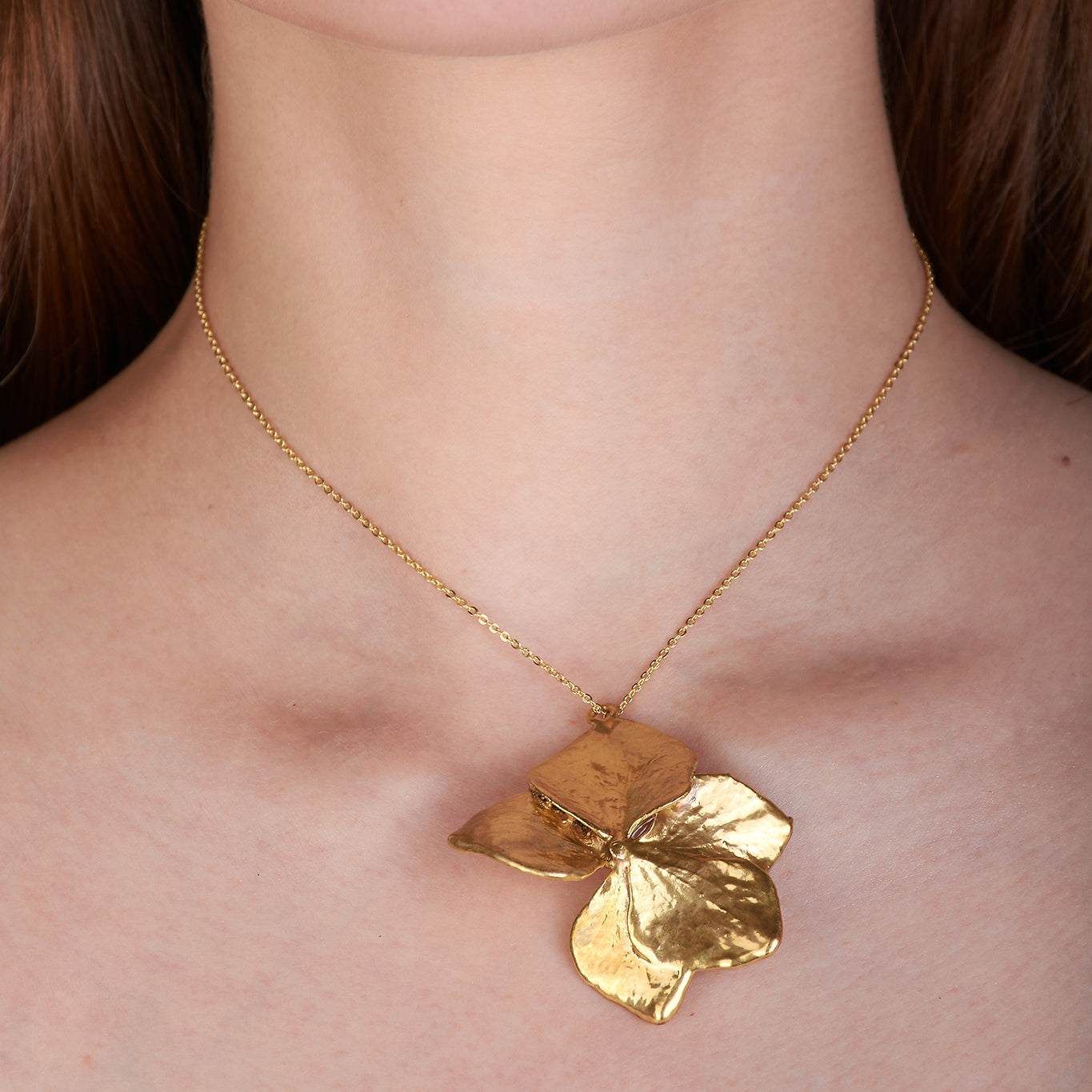 Collar Hortensia Oro