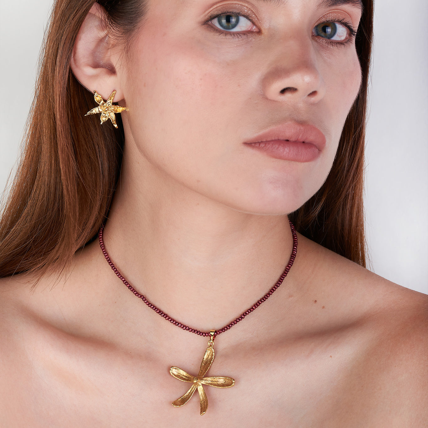 Collar Flor Pétrea Oro y Perlas