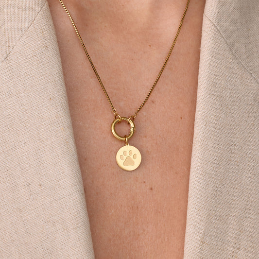 Charm Huellita Dorado