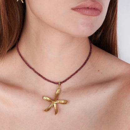 Collar Flor Pétrea Oro y Perlas