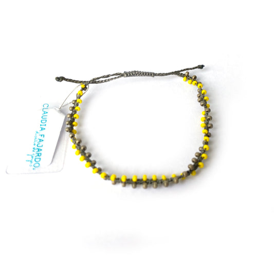 Pulsera mini macrame amarilla y gris de Claudia Fajardo (4562655215716)