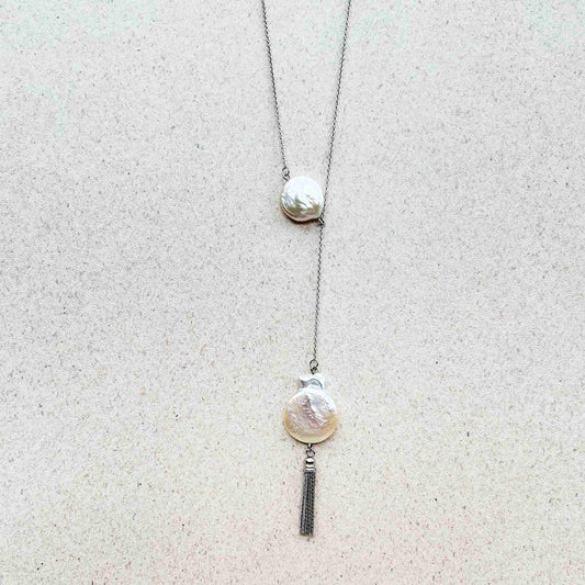 Collar Largo Plateado Que Pasa Por Aro