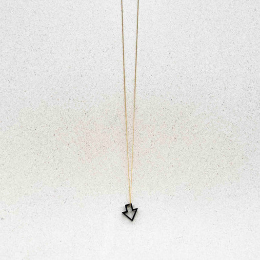Collar Dorado Dije Flecha Negra