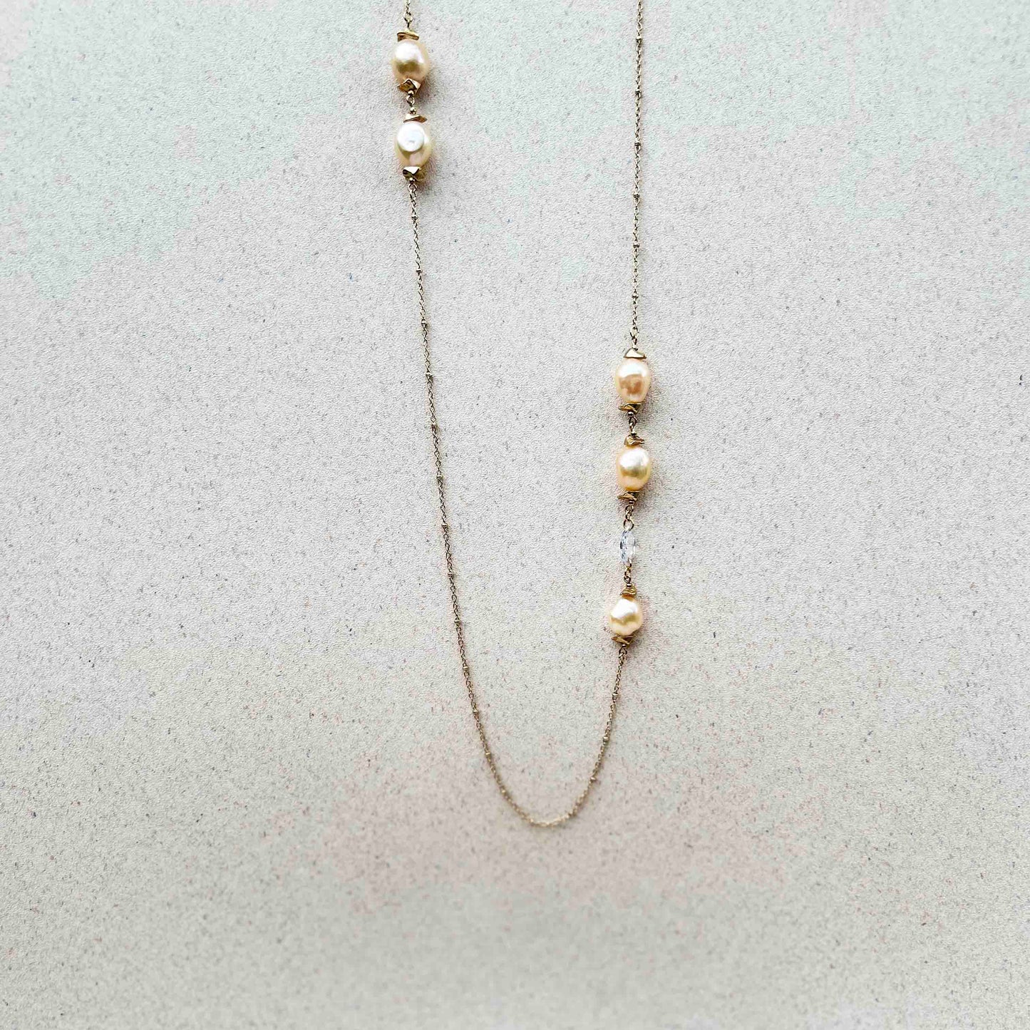 Collar Largo Dorado 2 Tramos de 3 Perlas Naturales Rosadas